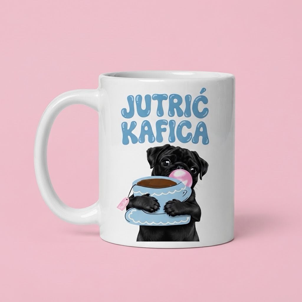 Bela šoljica sa crtežom crnog mopsa koji grli šoljicu, natpis Jutrić kafica